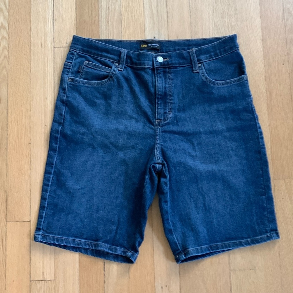 Lee brand Jeans, relax fit Bermuda shorts for women. Size 10-12, 30”- 32” waist